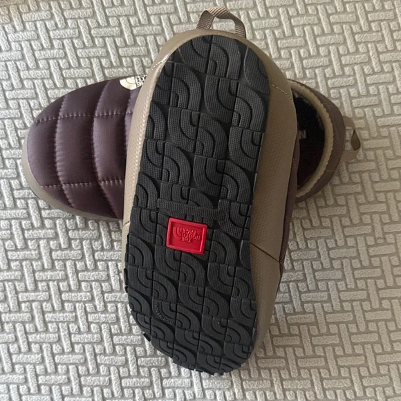 The North Face Women’s Slip-On Insulated Shoe/indoor outdoor slipper - Picture 4 of 5